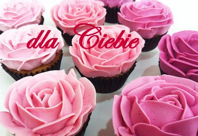 Różowe babeczki na dzień kobiet